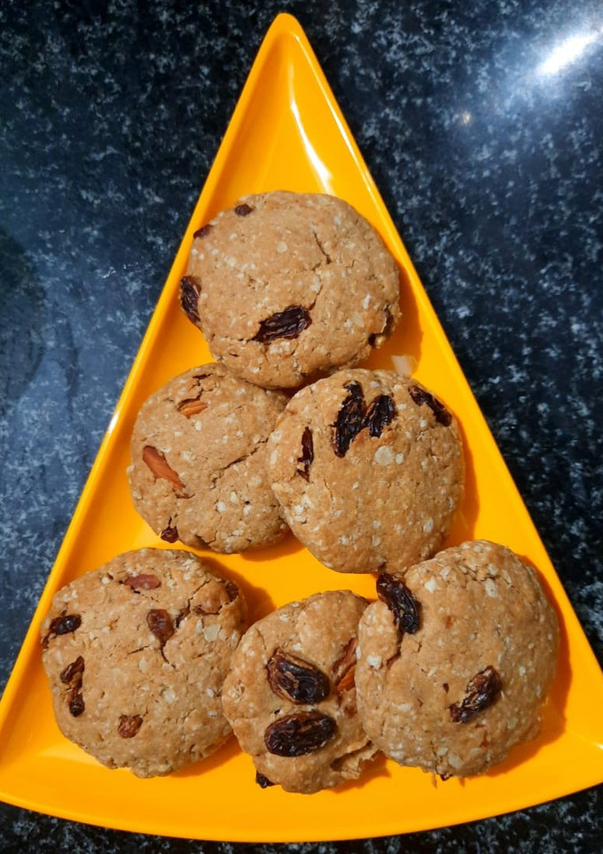 ஓட்ஸ் நட்ஸ் குக்கீஸ்(oats and nuts cookies recipe in tamil) செய்முறை முக்கிய புகைப்படம்