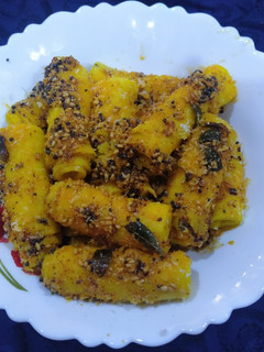 ગુજરાતી ખાંડવી (Khandvi Recipe In Gujarati) રેસીપી મુખ્ય ફોટો