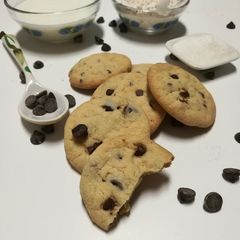 A picture of Eggless Choco-chip Cookies in Cooker.
