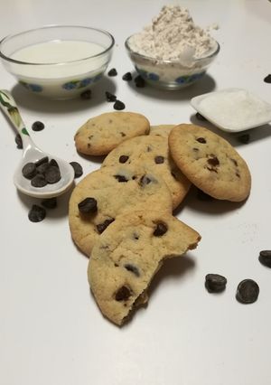 A picture of Eggless Choco-chip Cookies in Cooker.