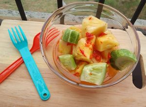 Foto resep 32.Asinan nanas + ketimun Segarrr
