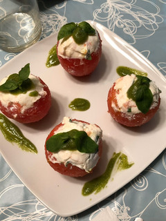 Una foto de Tomate relleno de mozzarella