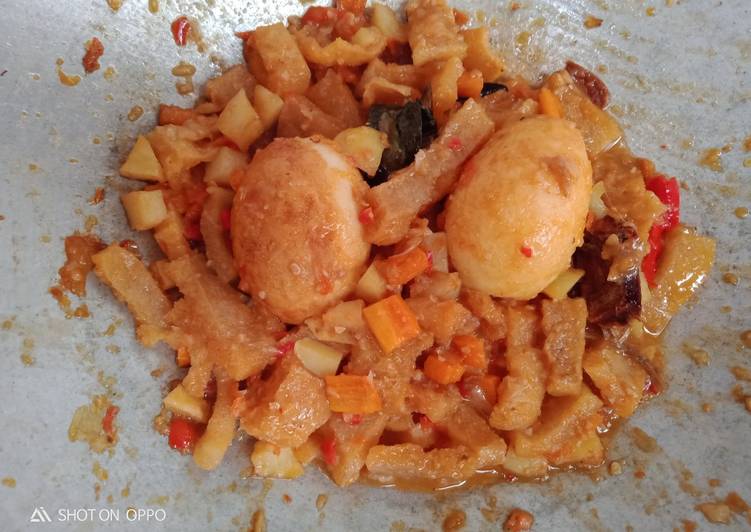 Sambel goreng rambak, telur, kentang, wortel