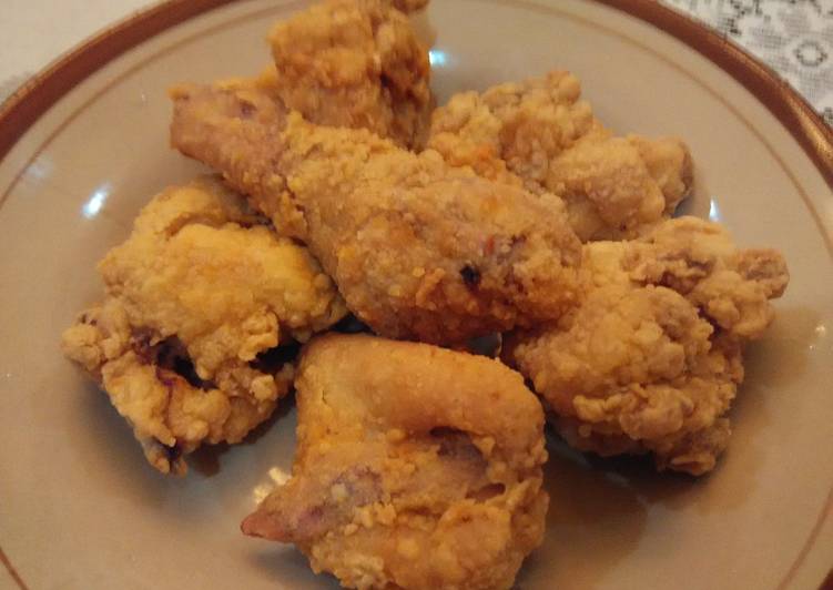 Bagaimana Menyiapkan Ayam goreng crunchy yang Enak Banget