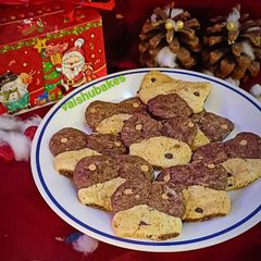 A picture of Choco Vanilla Christmas Cookies.