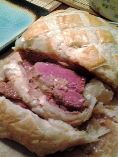 A picture of beef wellington.