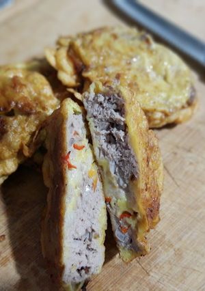 Una foto de Picadillo rebozado relleno con queso