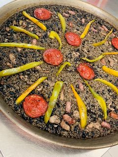 Una foto de Arroz moros y cristianos