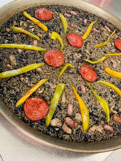 Una foto de Arroz moros y cristianos