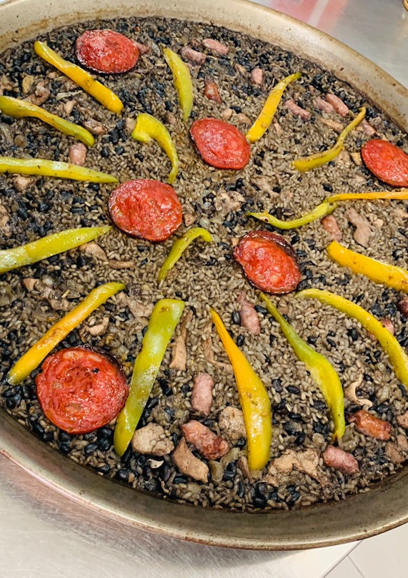 Una foto de Arroz moros y cristianos