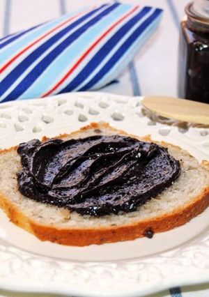 Una foto de Crema de chocolate con aceite de oliva y sal