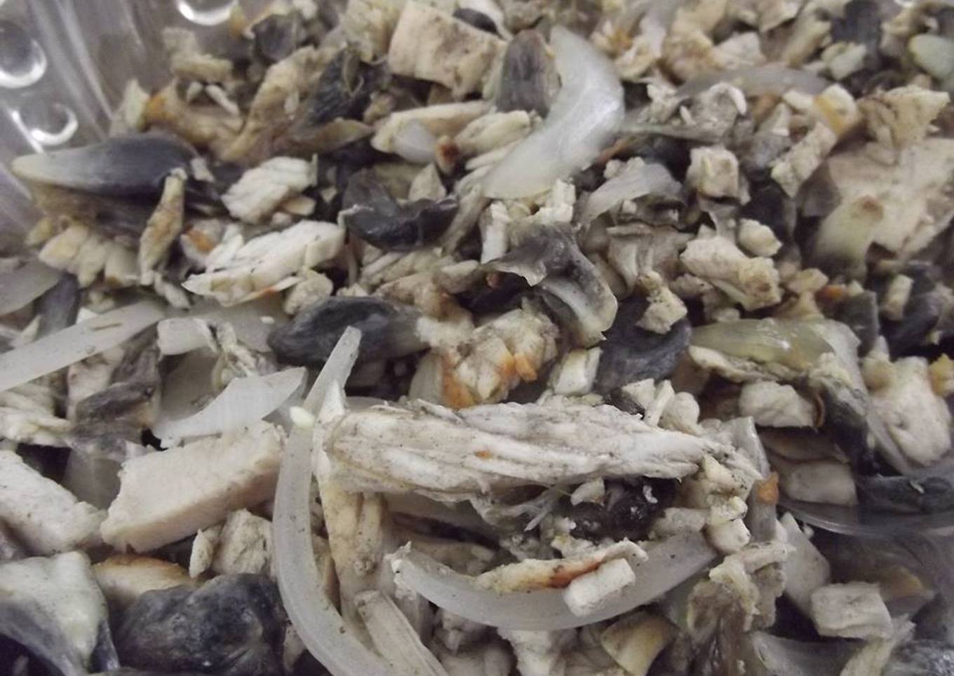 Tacos de Huitlacoche correa con cerdo al charanda y jugo de chile güero