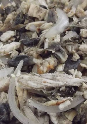 Una foto de Tacos de Huitlacoche correa con cerdo al charanda y jugo de chile güero