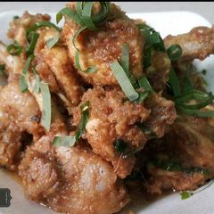 A picture of Chicken Rendang (Rendang Ayam).