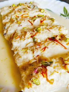 পাঁউরুটির মালাই চমচম (paurutir malai cham cham recipe in Bengali) রেসিপির প্রধান ছবি