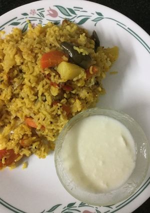 A picture of Organic Semi Brown Rice Mixed Veg Khichadi.