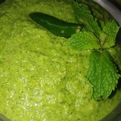 A picture of Mint /pudina sesame seeds Chutney.