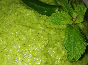 A picture of Mint /pudina sesame seeds Chutney.
