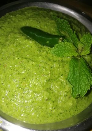 A picture of Mint /pudina sesame seeds Chutney.