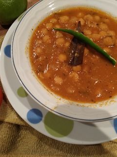 मसालेदार छोले (Masaledar Chole recipe in hindi)                             रेसिपी मुख्य फोटो