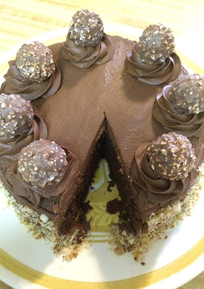 Una foto de Pastel De Chocolate con Ferrero Rocher