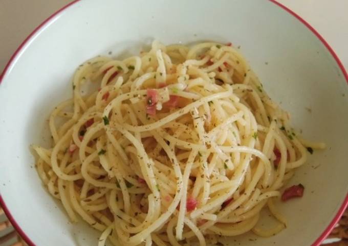 Resep Spaghetti Aglio Olio with smoked beef // spaghetti aglio e olio, Sempurna