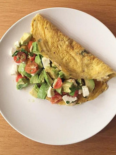 Foto de Crepe de Ovo com Salada de Abacate