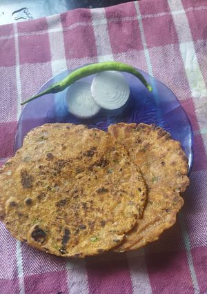 થાલીપીઠ (Thalipeeth Recipe In Gujarati) રેસીપી મુખ્ય ફોટો