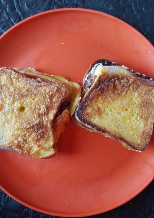 Una foto de Sándwich de huevito con tocino 😋