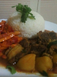 A picture of Rice with beef stew and carrot chillies.