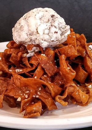 A picture of Darsan (multi-flour honey noodls).
