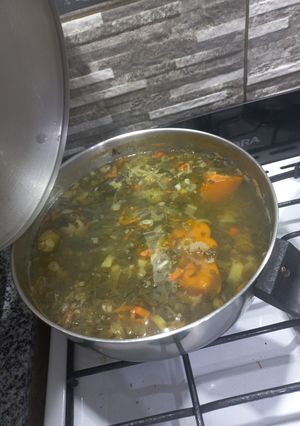 Una foto de Sopa de verduras y pollo de mi abuelita
