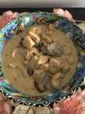 Pollo con champiñones y queso azul