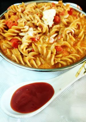 टोमैटोस मेयोनीज पास्ता (Tomatoes mayonnaise pasta recipe in hindi) रेसिपी मुख्य फोटो