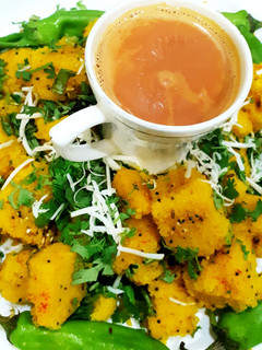 ચીઝ ખમણ ઢોકળા (cheese khaman dhokla recipe in Gujarati) રેસીપી મુખ્ય ફોટો