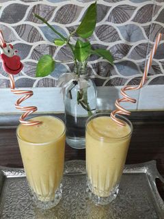 عکسی از دستور میلک شیک موز و انبه