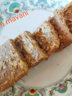અડદિયા પાક(Adadiya pak recipe in Gujarati) રેસીપી મુખ્ય ફોટો