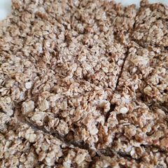 4 ingredient honey flapjack A picture of 4 ingredient honey flapjack.