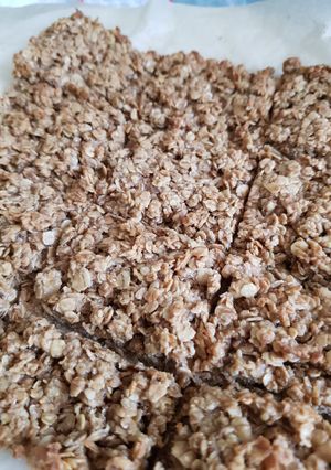 A picture of 4 ingredient honey flapjack.