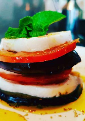 Una foto de Ensalada de berenjena con toque de menta fresca