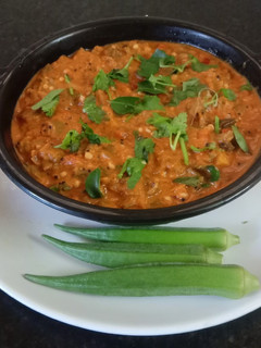 வெண்டைக்காய் தக்காளி பச்சடி.(marriage style ladysfinger tomato pacchadi recipe in tamil) செய்முறை முக்கிய புகைப்படம்