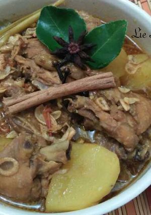 Foto resep Semur Ayam Kentang (resep Keluarga)