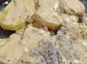 Una foto de Lomo a la pimienta con papas