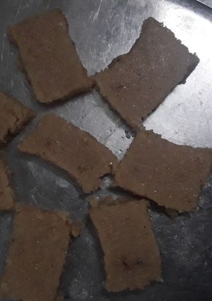 કાજુ કતરી(kaju katri in Gujarati Recipe) રેસીપી મુખ્ય ફોટો