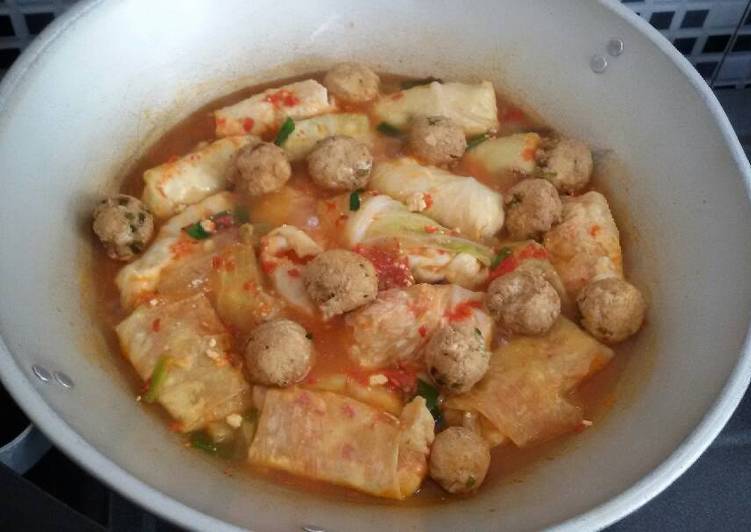 Tahu gulung kol kuah pedas