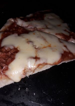 Una foto de Pizza casera !!🍕🍕
