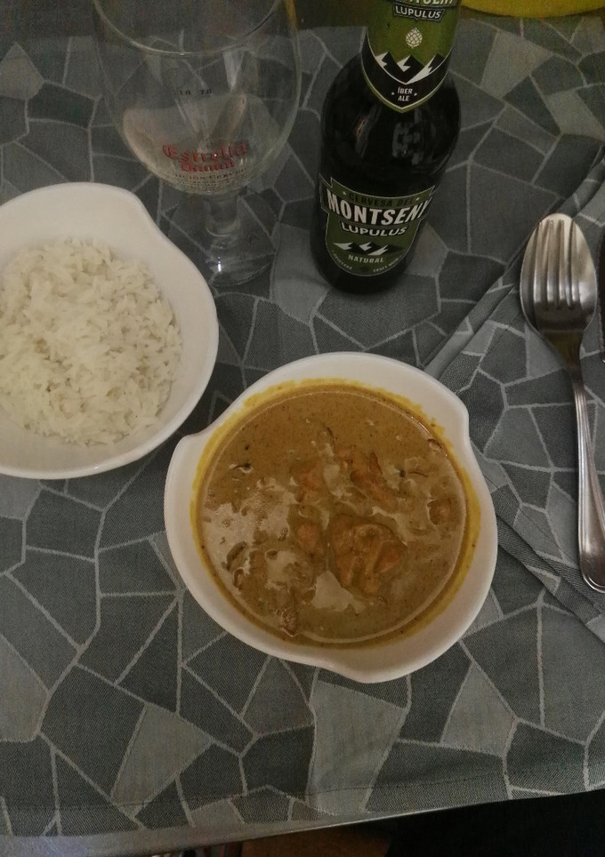Una foto de Polllastre al curry, amb arròs thai