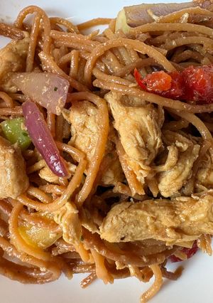 Zöldséges pirított tészta,csirkemellel recept fotója