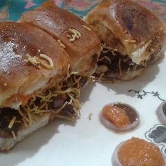 A picture of Dabeli.