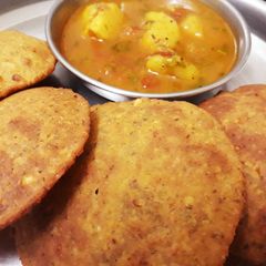 A picture of Rajasthani Korma Ki Puri.